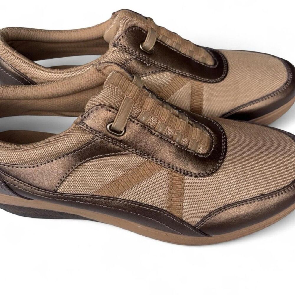 Grasshoppers Women's Tan and Brown Trainers